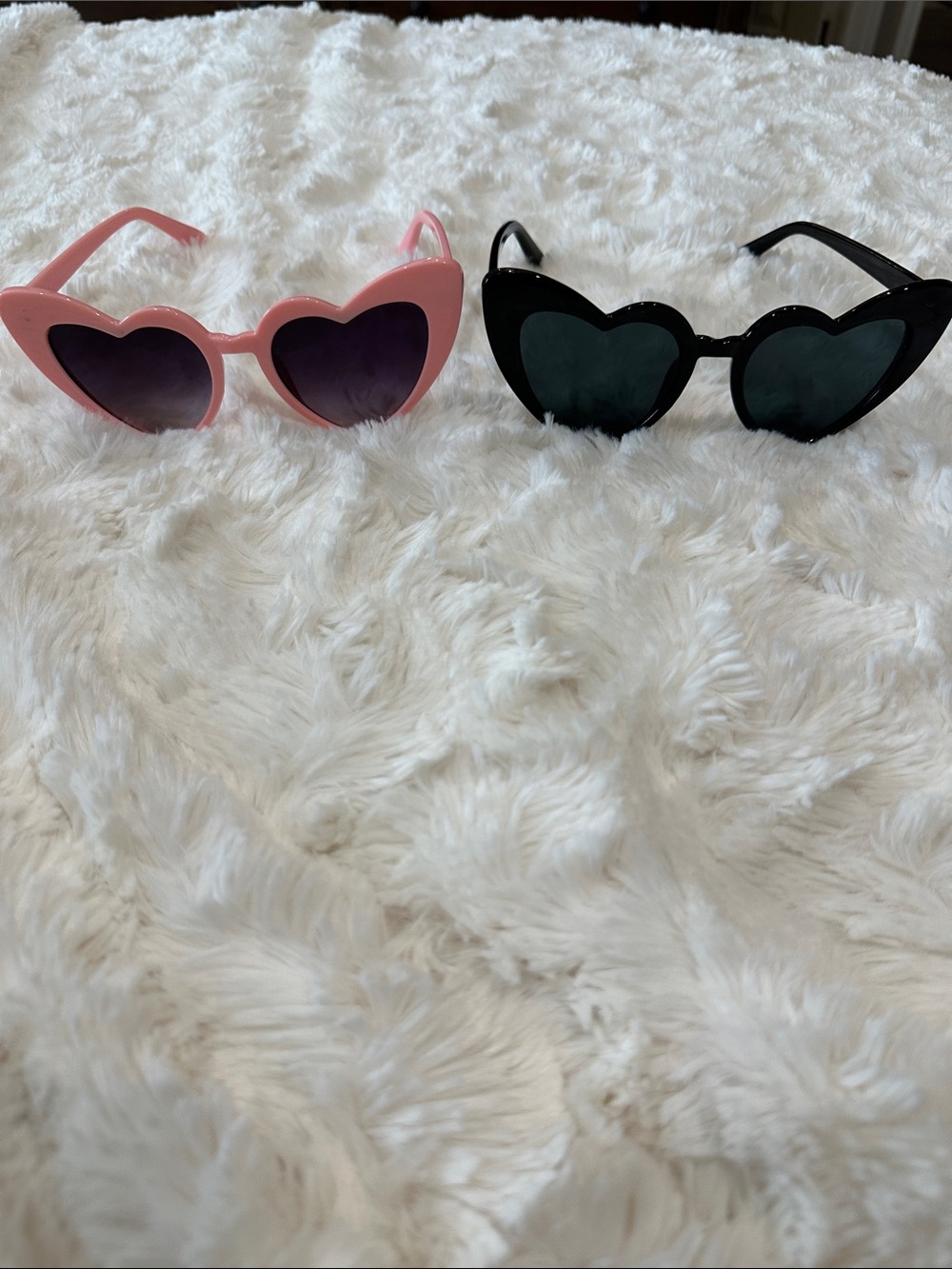 Heart-Shaped Sunglasses in Pink and Black - Fashion Women's Sunglasses